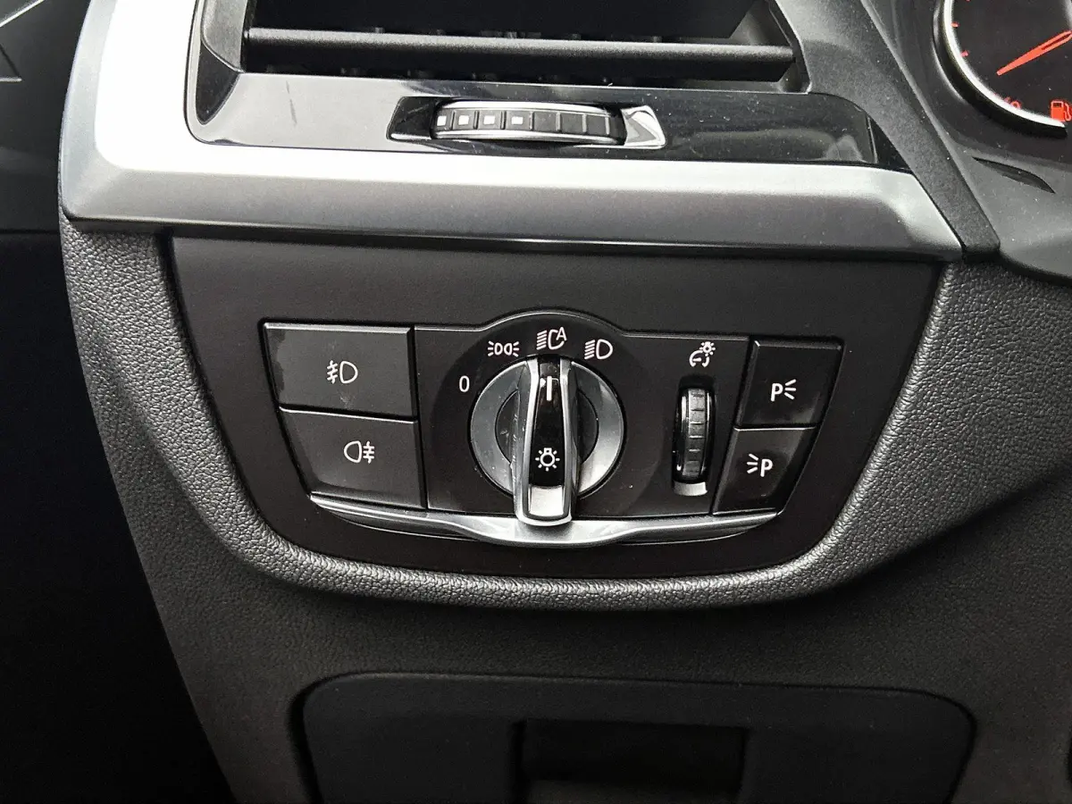 xDrive20i Executive | ACHTERUITRIJCAMERA | APPLE CARPLAY - ANDROID AUTO | ELEKTRISCHE KOFFERKLEP | STOELVERWARMING | LEDER | LED | CRUISE CONTROL | CLIMATE CONTROL |