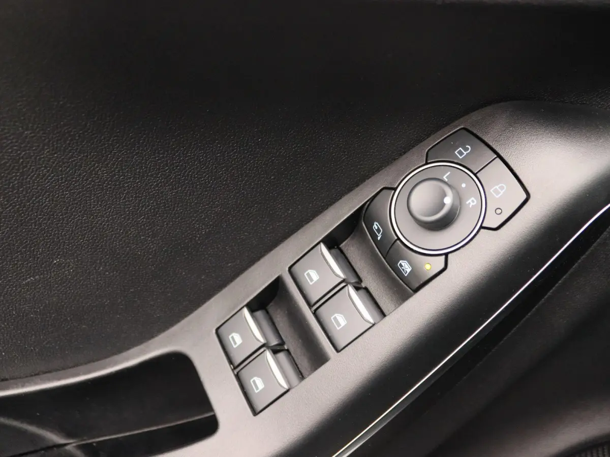 1.0 EcoBoost ST-Line X Panoramadak | Schuifdak | Adaptive cruise | Stoel/stuurverwarming | Apple carplay | Navigatie | Climate control | Voorruitverwarming | DAB | Led