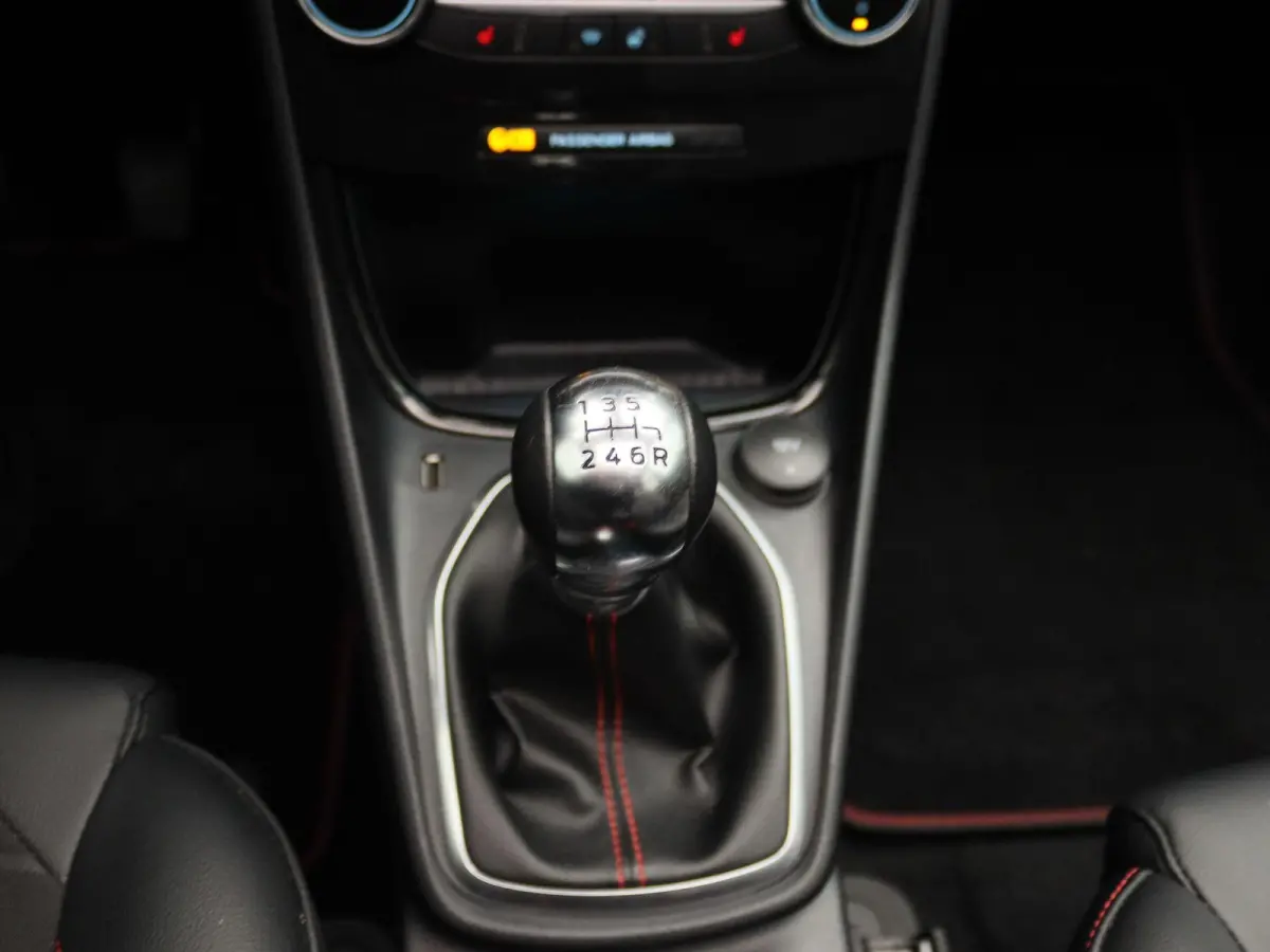 1.0 EcoBoost ST-Line X Panoramadak | Schuifdak | Adaptive cruise | Stoel/stuurverwarming | Apple carplay | Navigatie | Climate control | Voorruitverwarming | DAB | Led