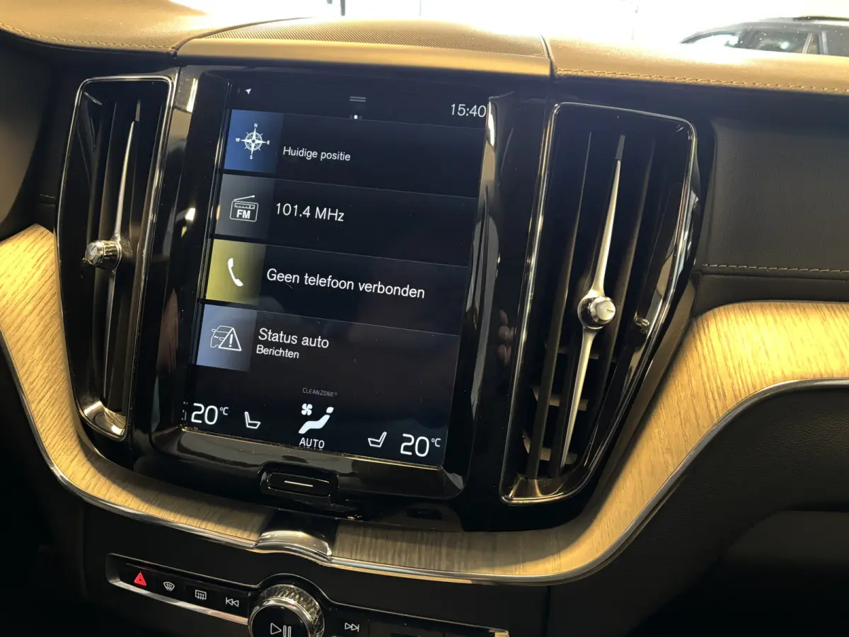 T8 AWD / Panodak / Leer / Elek Trekhaak / BLIS / full LED / Apple Carplay / Camera / Adapt Cruise / Pilot ass