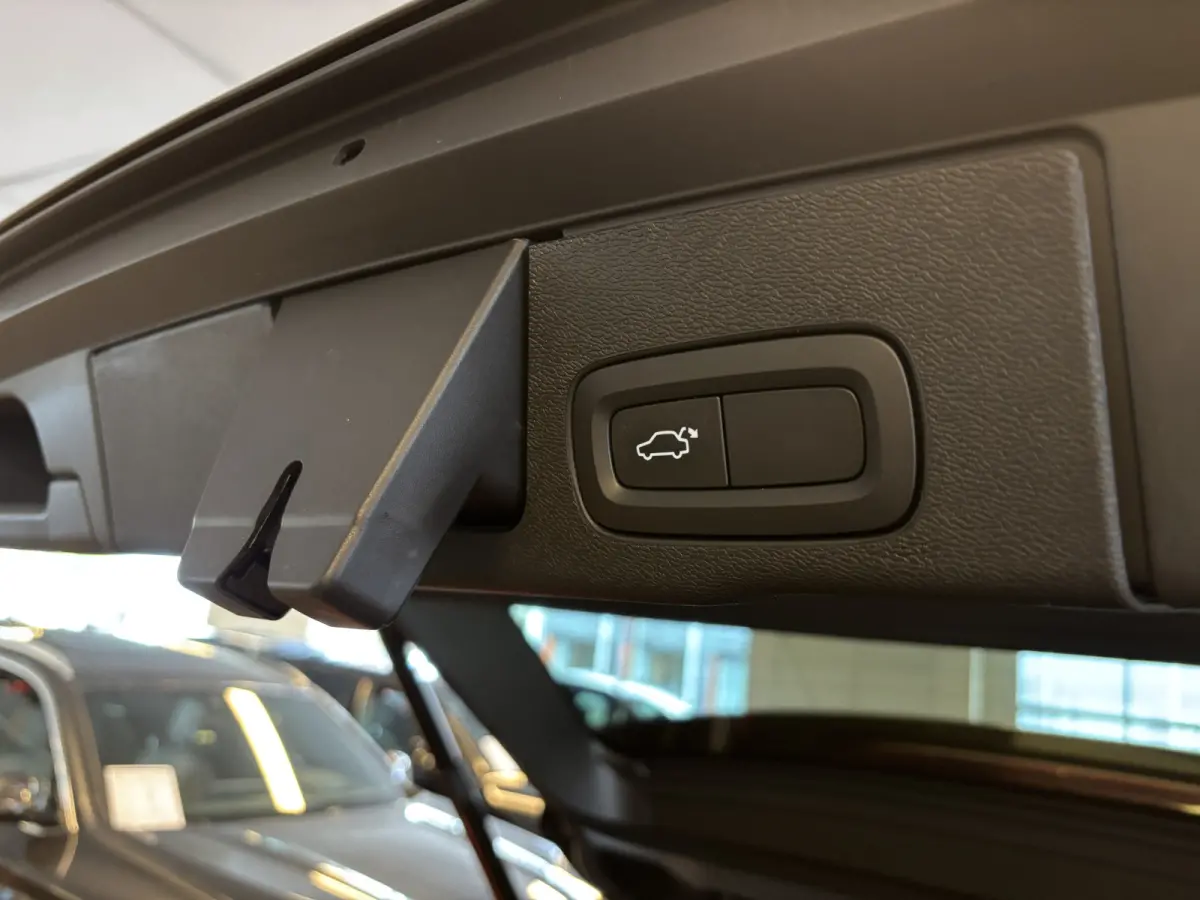 T8 AWD / Panodak / Leer / Elek Trekhaak / BLIS / full LED / Apple Carplay / Camera / Adapt Cruise / Pilot ass