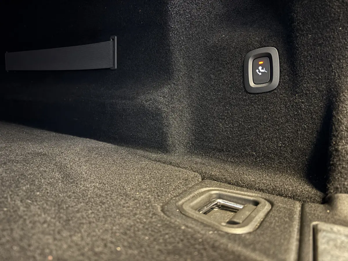 T8 AWD / Panodak / Leer / Elek Trekhaak / BLIS / full LED / Apple Carplay / Camera / Adapt Cruise / Pilot ass