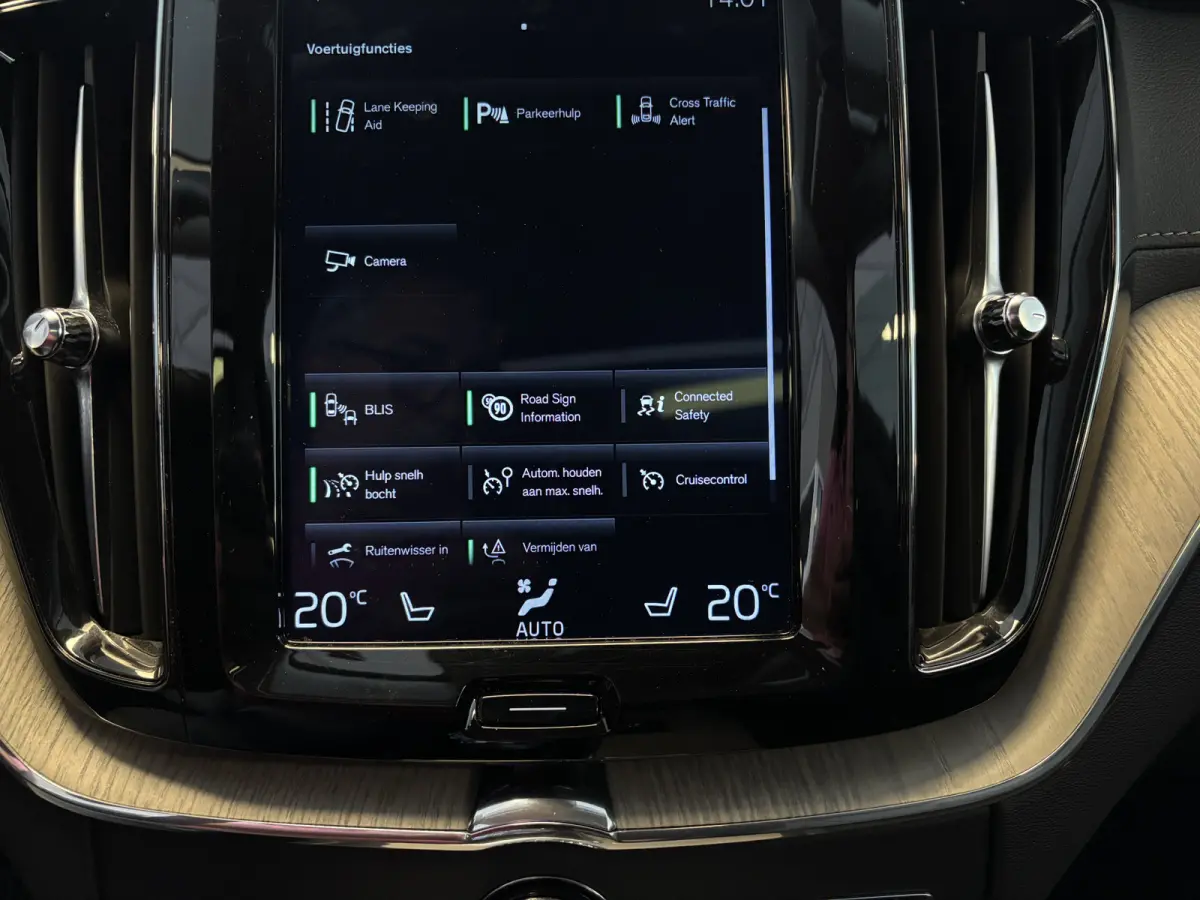 T8 AWD / Panodak / Leer / Elek Trekhaak / BLIS / full LED / Apple Carplay / Camera / Adapt Cruise / Pilot ass