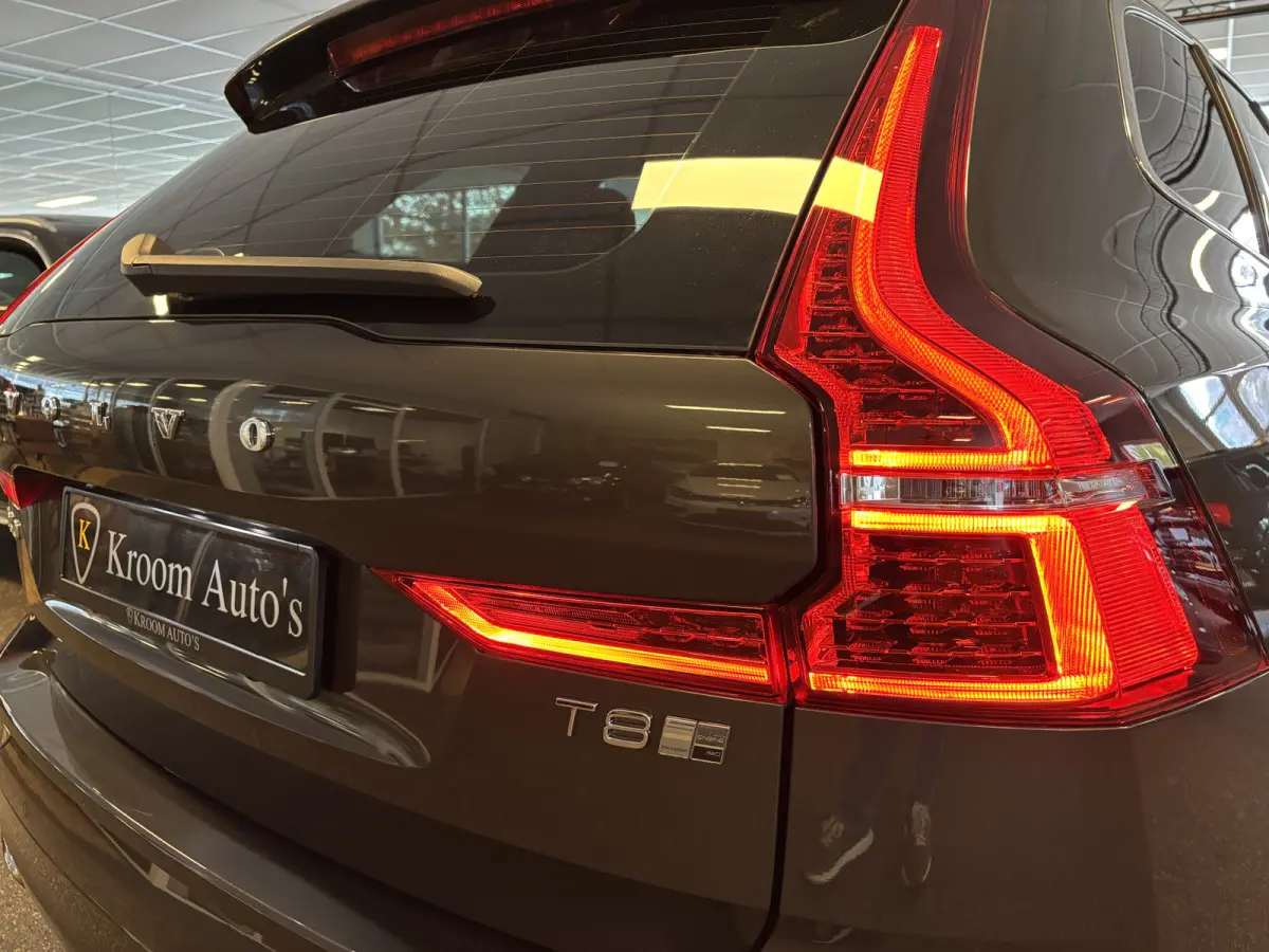 T8 AWD / Panodak / Leer / Elek Trekhaak / BLIS / full LED / Apple Carplay / Camera / Adapt Cruise / Pilot ass