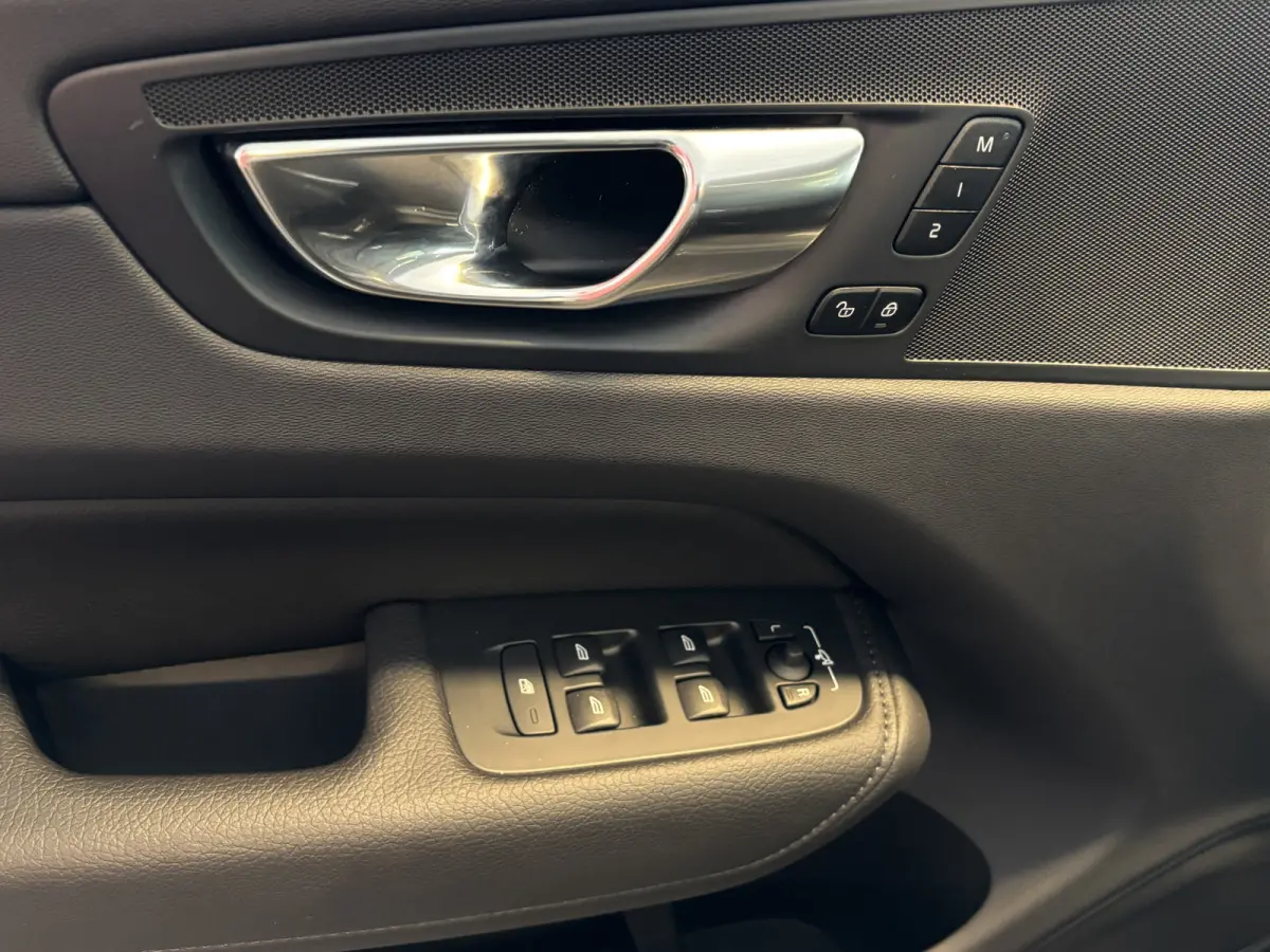T8 AWD / Panodak / Leer / Elek Trekhaak / BLIS / full LED / Apple Carplay / Camera / Adapt Cruise / Pilot ass