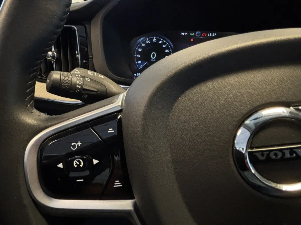 T8 AWD / Panodak / Leer / Elek Trekhaak / BLIS / full LED / Apple Carplay / Camera / Adapt Cruise / Pilot ass