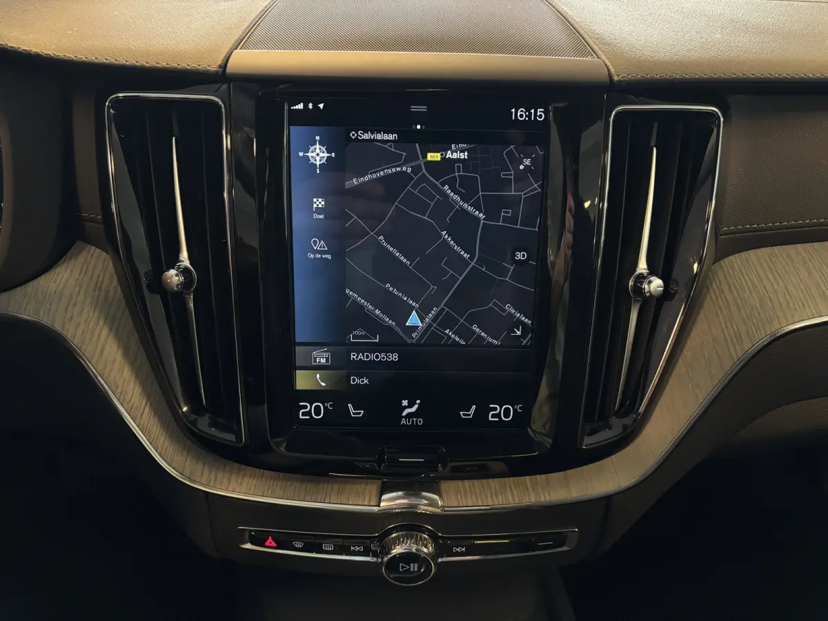 T8 AWD / Panodak / Leer / Elek Trekhaak / BLIS / full LED / Apple Carplay / Camera / Adapt Cruise / Pilot ass