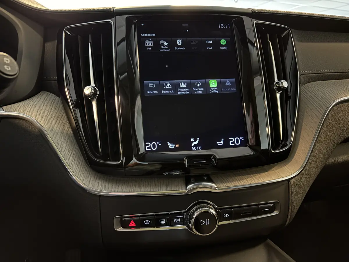 T8 AWD / Panodak / Leer / Elek Trekhaak / BLIS / full LED / Apple Carplay / Camera / Adapt Cruise / Pilot ass