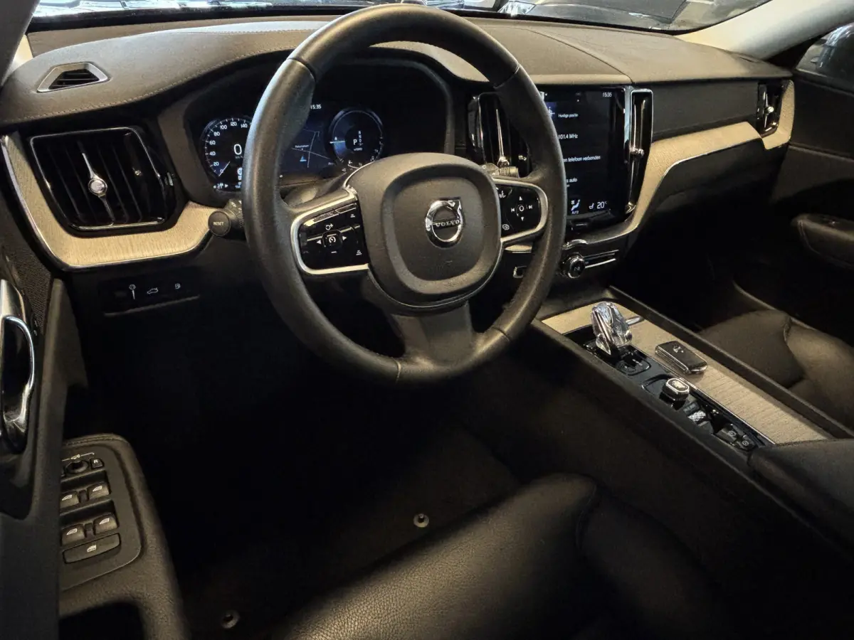 T8 AWD / Panodak / Leer / Elek Trekhaak / BLIS / full LED / Apple Carplay / Camera / Adapt Cruise / Pilot ass
