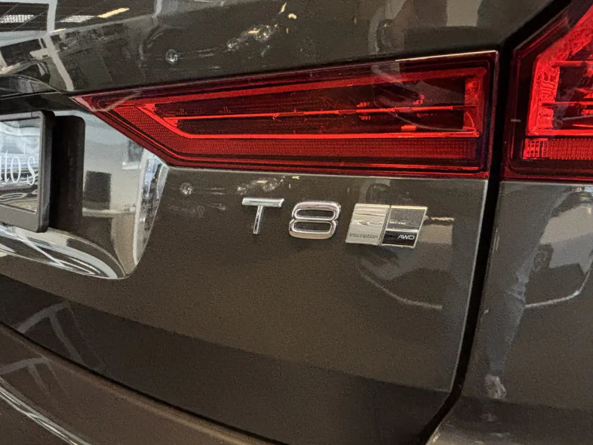 T8 AWD / Panodak / Leer / Elek Trekhaak / BLIS / full LED / Apple Carplay / Camera / Adapt Cruise / Pilot ass