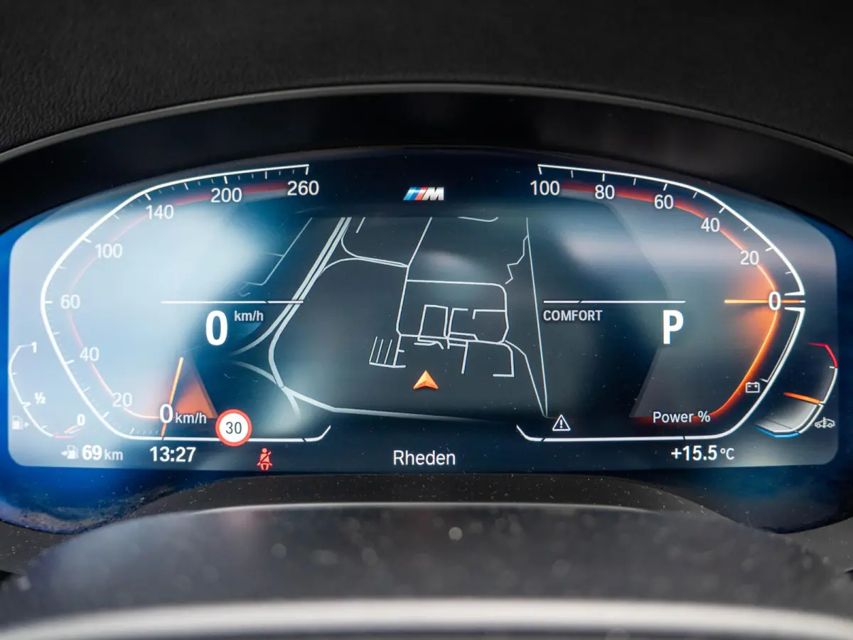 530i xDrive | M Sportpakket | Verwarmd Stuurwiel | Achteruitrijcamera | Panoramadak | Stoelverwarming | Head-Up Display | PDC |