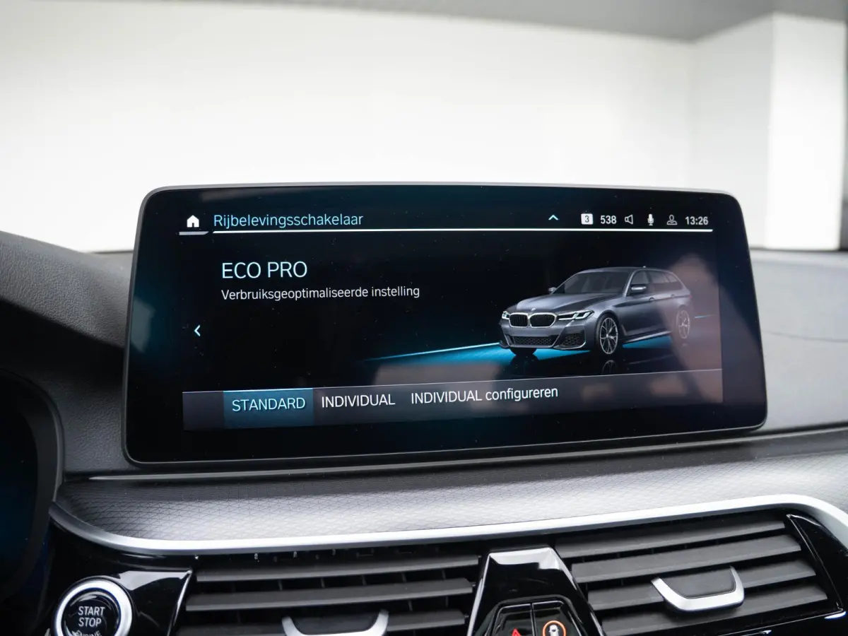 530i xDrive | M Sportpakket | Verwarmd Stuurwiel | Achteruitrijcamera | Panoramadak | Stoelverwarming | Head-Up Display | PDC |