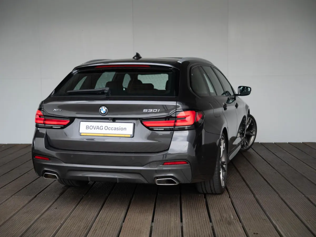 530i xDrive | M Sportpakket | Verwarmd Stuurwiel | Achteruitrijcamera | Panoramadak | Stoelverwarming | Head-Up Display | PDC |