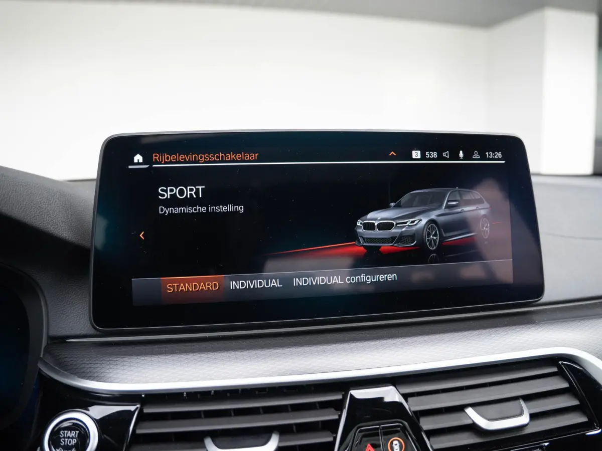 530i xDrive | M Sportpakket | Verwarmd Stuurwiel | Achteruitrijcamera | Panoramadak | Stoelverwarming | Head-Up Display | PDC |