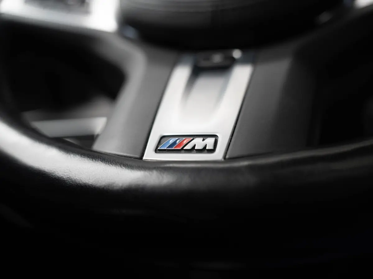 530i xDrive | M Sportpakket | Verwarmd Stuurwiel | Achteruitrijcamera | Panoramadak | Stoelverwarming | Head-Up Display | PDC |