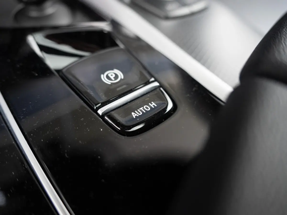 530i xDrive | M Sportpakket | Verwarmd Stuurwiel | Achteruitrijcamera | Panoramadak | Stoelverwarming | Head-Up Display | PDC |