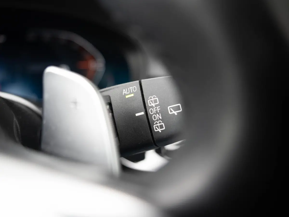 530i xDrive | M Sportpakket | Verwarmd Stuurwiel | Achteruitrijcamera | Panoramadak | Stoelverwarming | Head-Up Display | PDC |