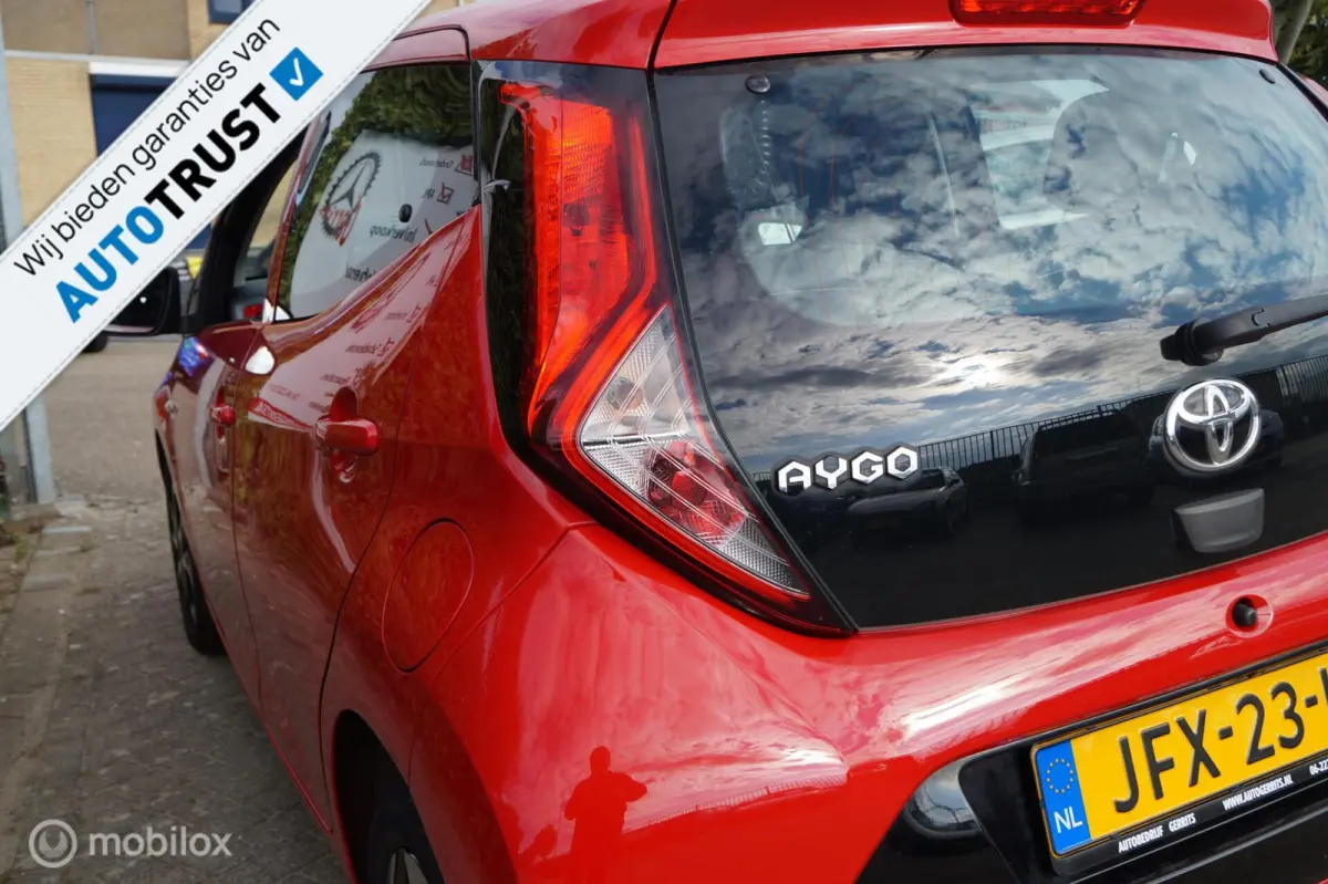 1.0 VVT-i x-joy met weinig km