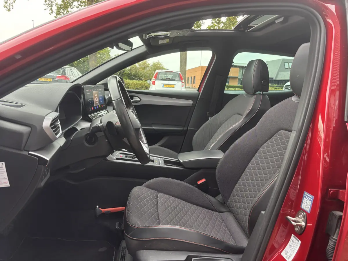 1.5 eTSI FR Launch Edition | Pano | Stuur Verwarming | Stoel Verwarming | Parkeer Camera