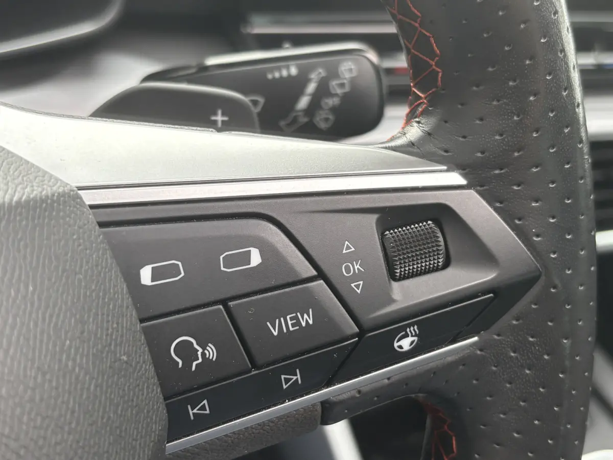 1.5 eTSI FR Launch Edition | Pano | Stuur Verwarming | Stoel Verwarming | Parkeer Camera