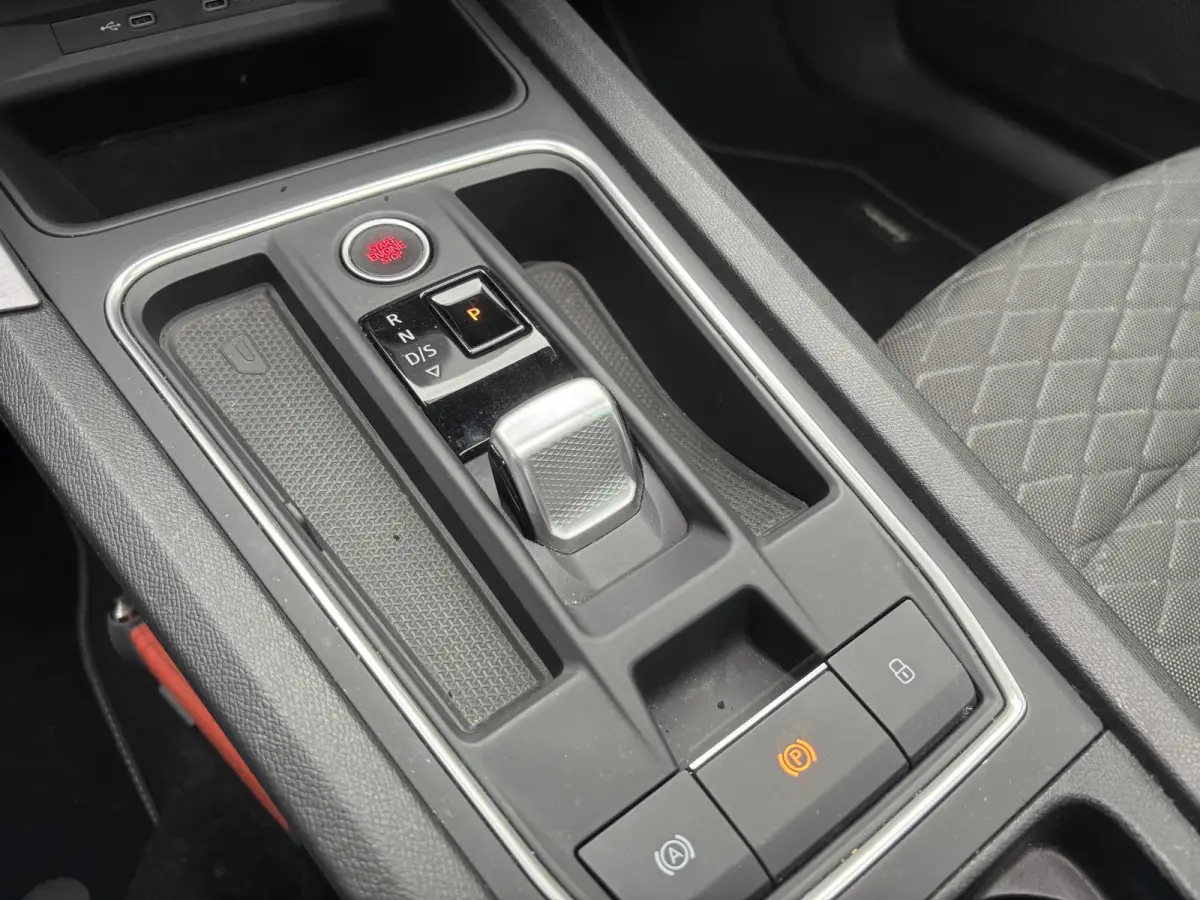 1.5 eTSI FR Launch Edition | Pano | Stuur Verwarming | Stoel Verwarming | Parkeer Camera