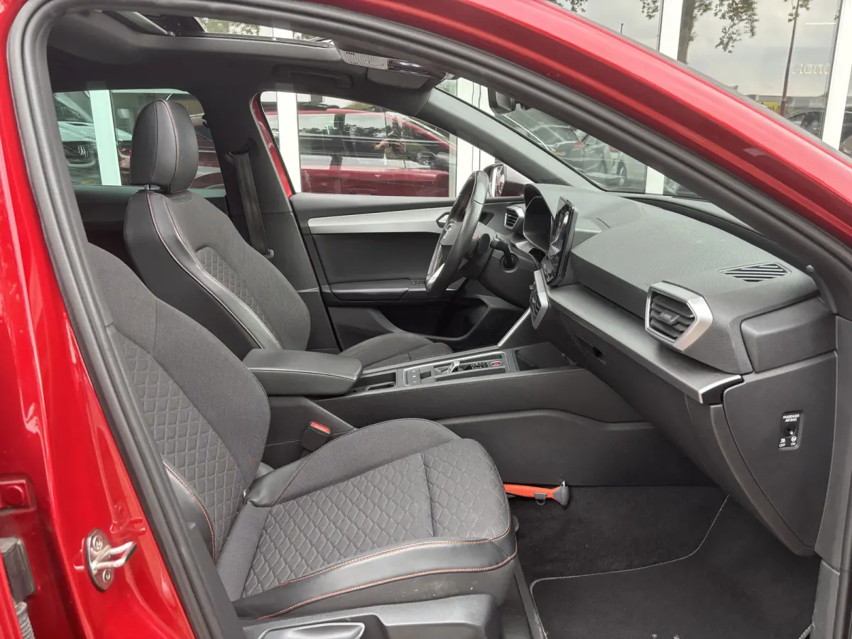 1.5 eTSI FR Launch Edition | Pano | Stuur Verwarming | Stoel Verwarming | Parkeer Camera