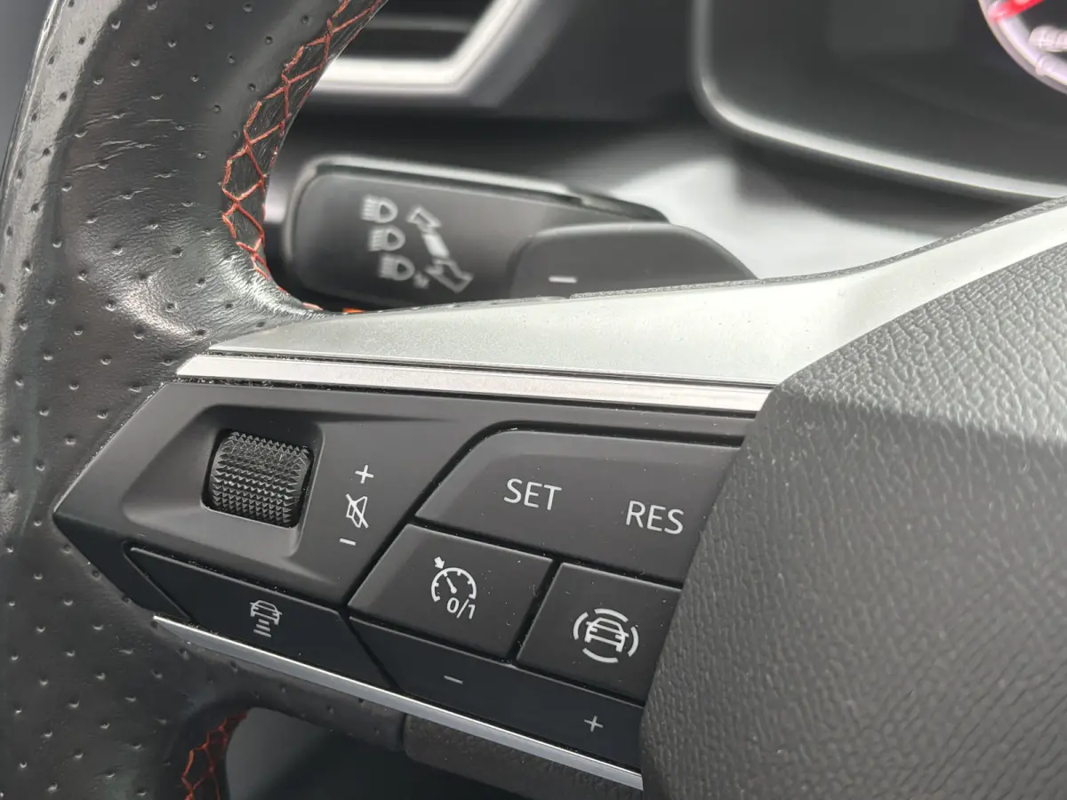 1.5 eTSI FR Launch Edition | Pano | Stuur Verwarming | Stoel Verwarming | Parkeer Camera