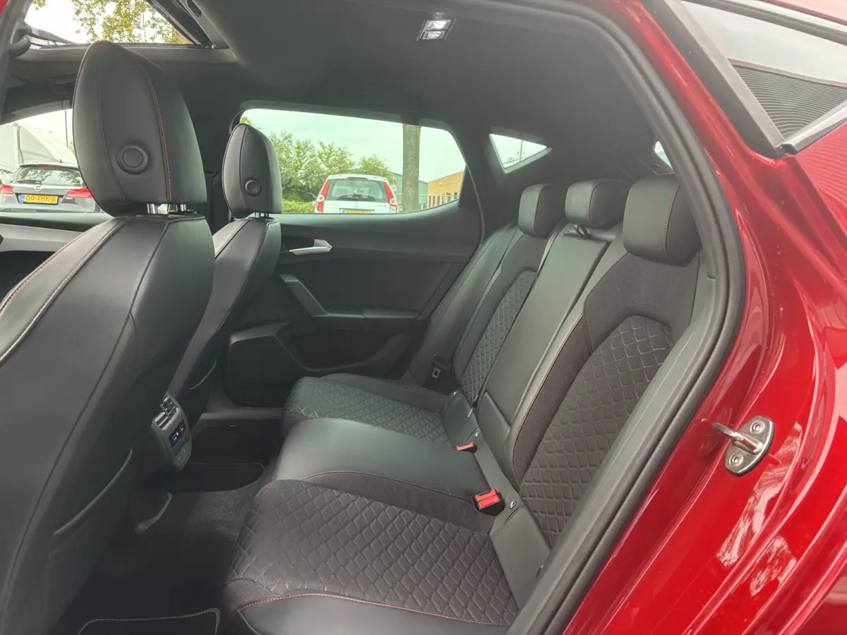 1.5 eTSI FR Launch Edition | Pano | Stuur Verwarming | Stoel Verwarming | Parkeer Camera
