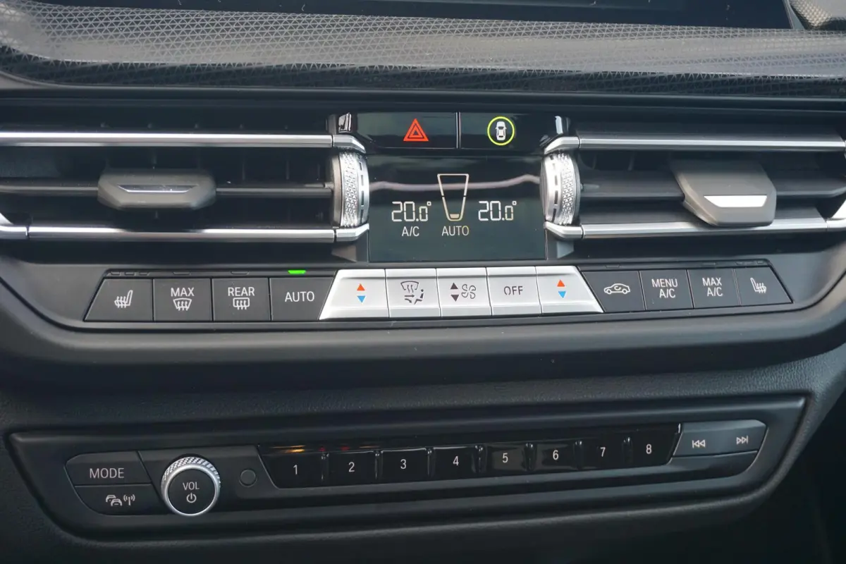 M235i xDrive | Panoramadak / Head-up / Rondomzicht camera's / Elektrische Stoelen met geheugen / Comfort Access |