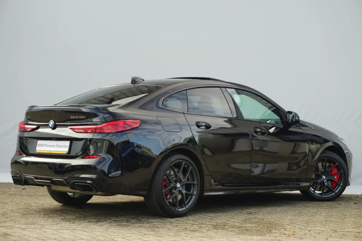 M235i xDrive | Panoramadak / Head-up / Rondomzicht camera's / Elektrische Stoelen met geheugen / Comfort Access |