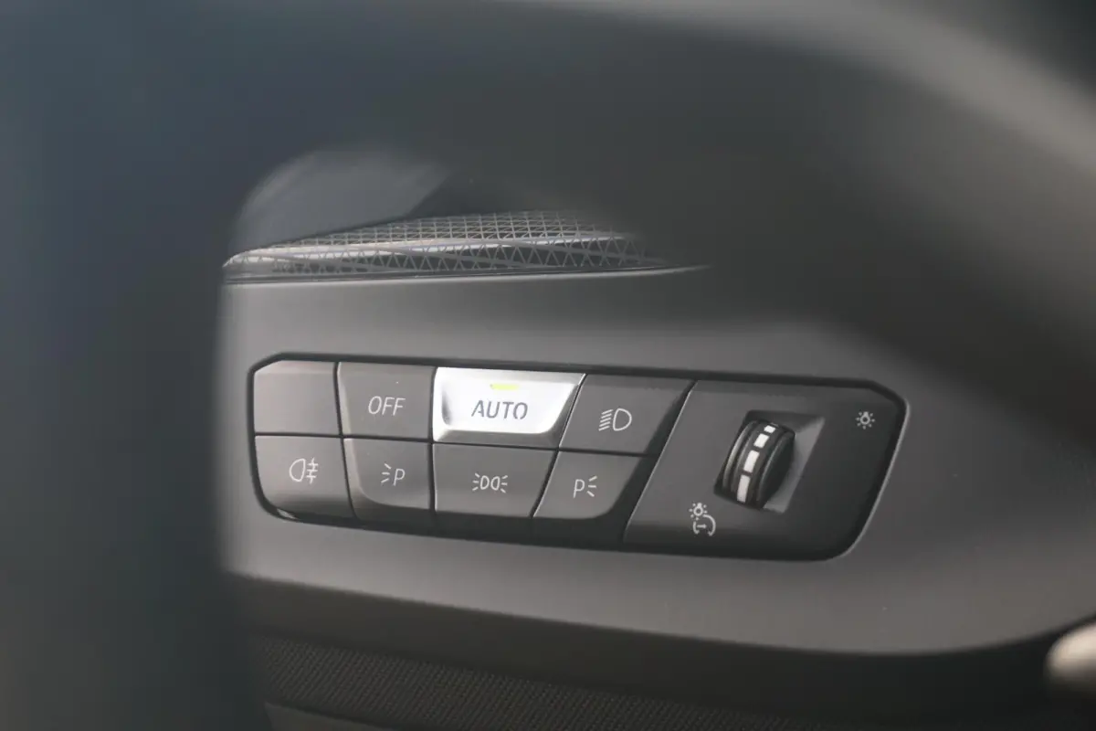 M235i xDrive | Panoramadak / Head-up / Rondomzicht camera's / Elektrische Stoelen met geheugen / Comfort Access |