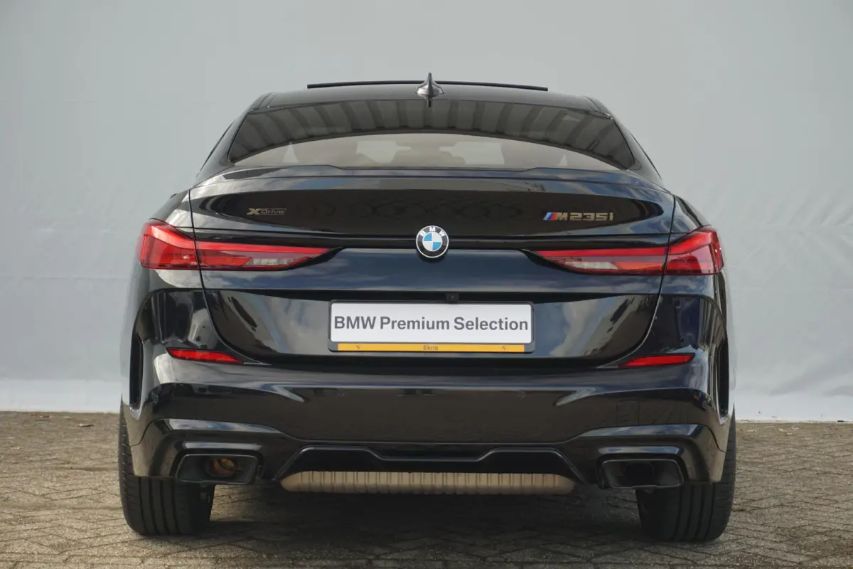 M235i xDrive | Panoramadak / Head-up / Rondomzicht camera's / Elektrische Stoelen met geheugen / Comfort Access |
