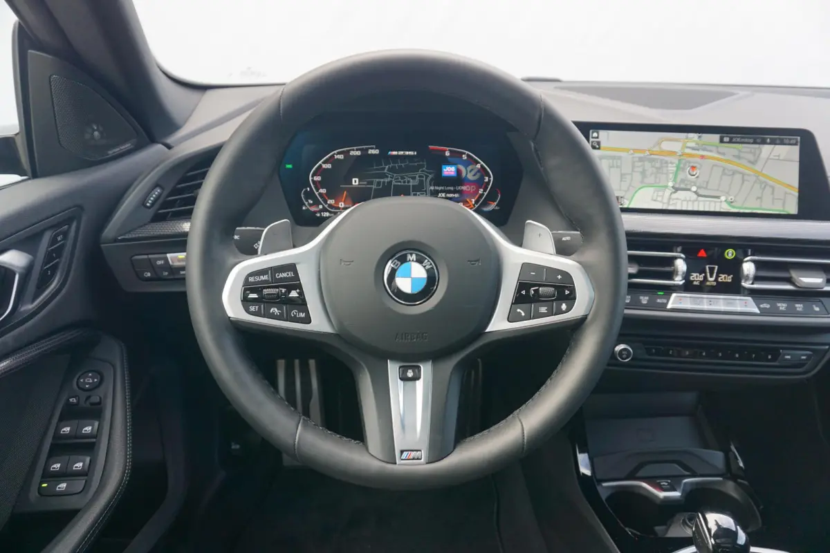 M235i xDrive | Panoramadak / Head-up / Rondomzicht camera's / Elektrische Stoelen met geheugen / Comfort Access |