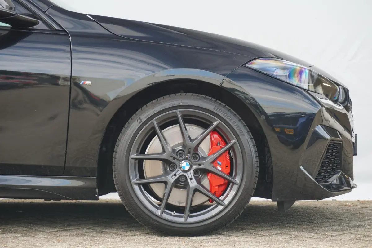 M235i xDrive | Panoramadak / Head-up / Rondomzicht camera's / Elektrische Stoelen met geheugen / Comfort Access |