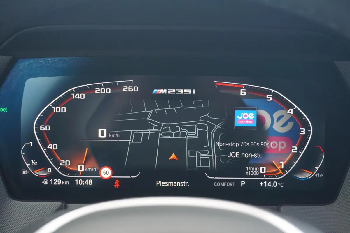 M235i xDrive | Panoramadak / Head-up / Rondomzicht camera's / Elektrische Stoelen met geheugen / Comfort Access |