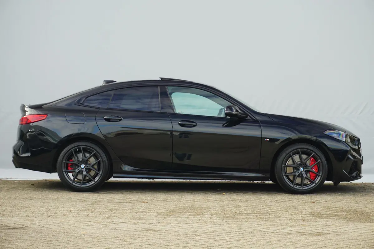 M235i xDrive | Panoramadak / Head-up / Rondomzicht camera's / Elektrische Stoelen met geheugen / Comfort Access |
