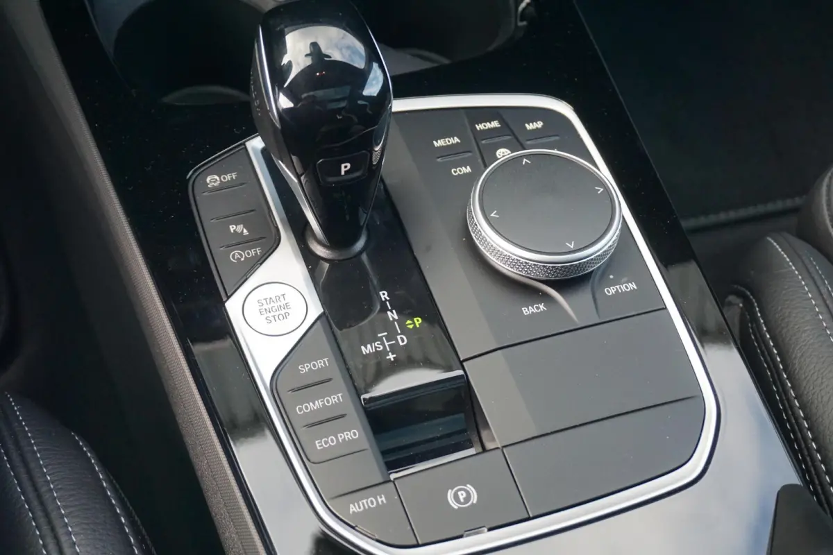 M235i xDrive | Panoramadak / Head-up / Rondomzicht camera's / Elektrische Stoelen met geheugen / Comfort Access |