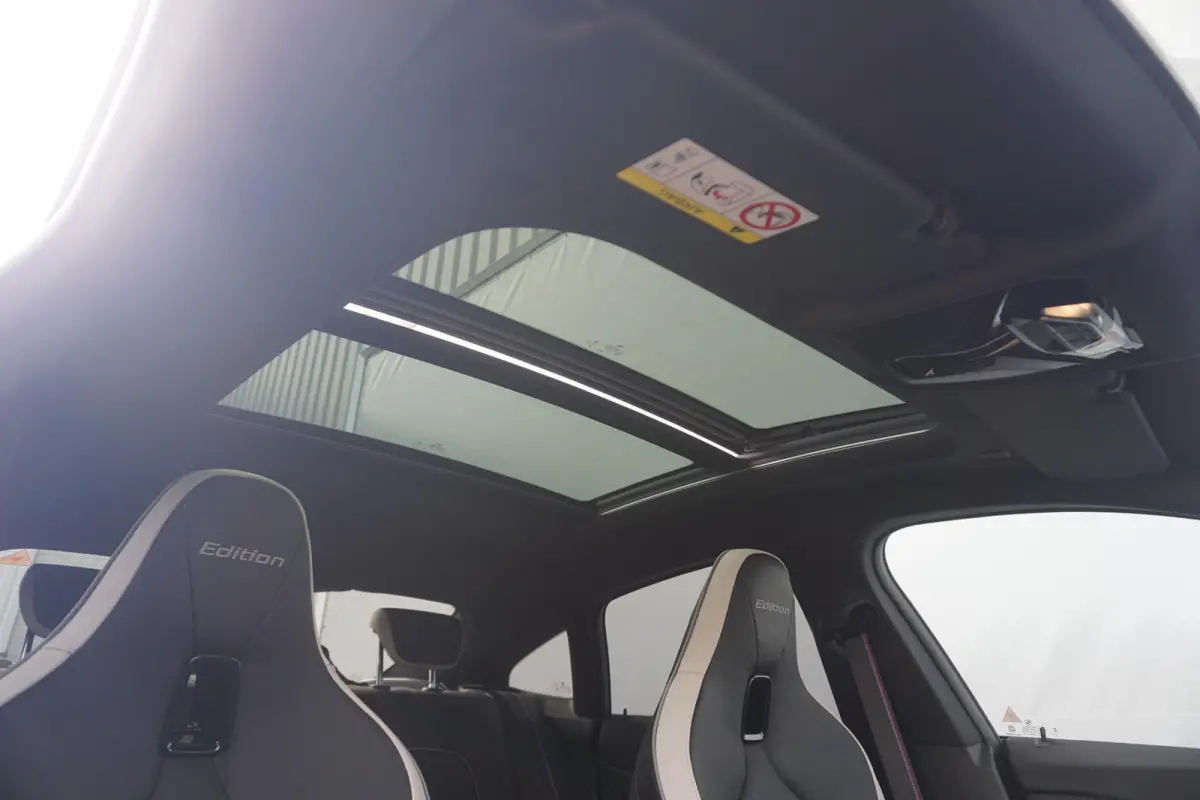 M235i xDrive | Panoramadak / Head-up / Rondomzicht camera's / Elektrische Stoelen met geheugen / Comfort Access |