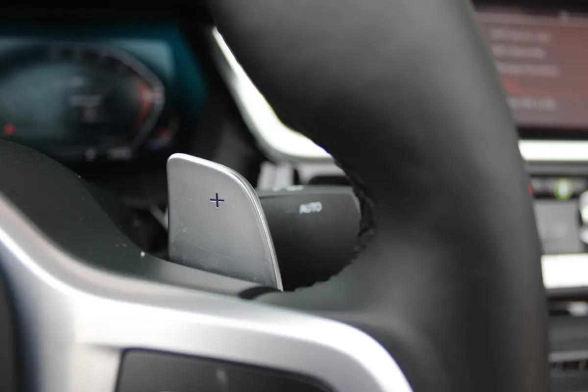 sDRIVE 20i HIGH EXECUTIVE M-SPORT AUTOMAAT | M INTERIEURPAKKET  | M EXTERIEURPAKKET | M SPORTSTUUR | 19" VIJFDUBBELSPAAKS M SPORTWIELEN | NAVIGATIE | DRAADLOZE APPLE CARPLAY / ANDROID AUTO |