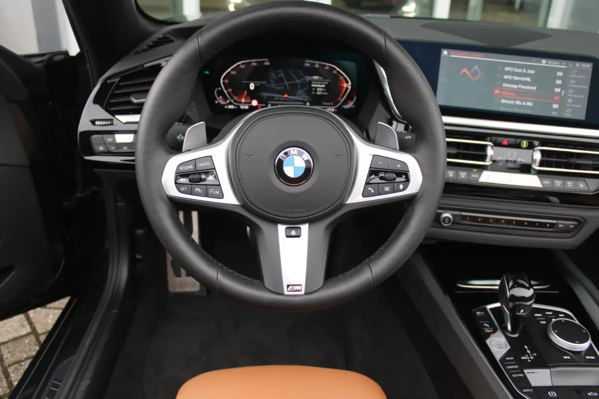sDRIVE 20i HIGH EXECUTIVE M-SPORT AUTOMAAT | M INTERIEURPAKKET  | M EXTERIEURPAKKET | M SPORTSTUUR | 19" VIJFDUBBELSPAAKS M SPORTWIELEN | NAVIGATIE | DRAADLOZE APPLE CARPLAY / ANDROID AUTO |