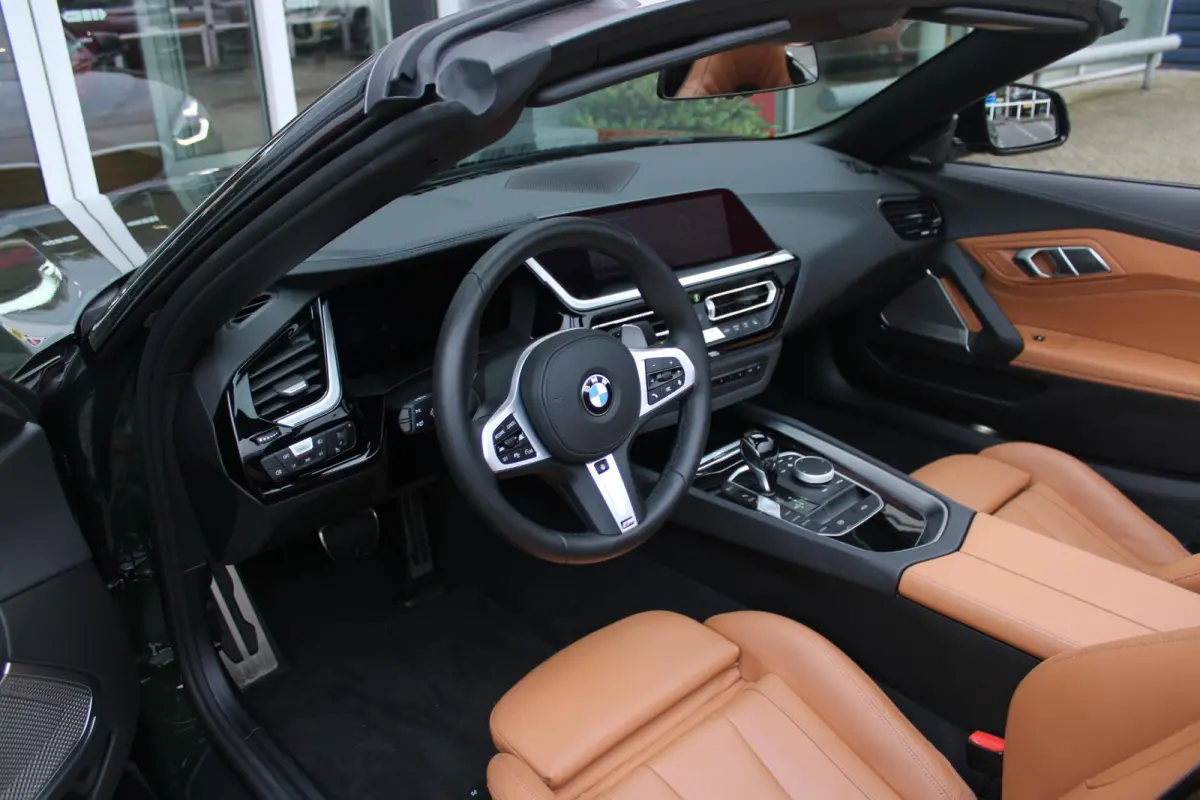 sDRIVE 20i HIGH EXECUTIVE M-SPORT AUTOMAAT | M INTERIEURPAKKET  | M EXTERIEURPAKKET | M SPORTSTUUR | 19" VIJFDUBBELSPAAKS M SPORTWIELEN | NAVIGATIE | DRAADLOZE APPLE CARPLAY / ANDROID AUTO |