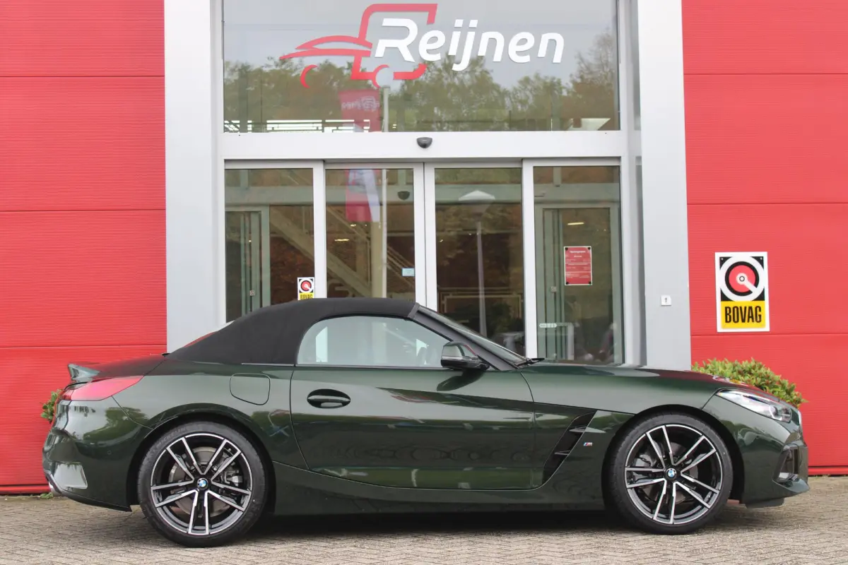 sDRIVE 20i HIGH EXECUTIVE M-SPORT AUTOMAAT | M INTERIEURPAKKET  | M EXTERIEURPAKKET | M SPORTSTUUR | 19" VIJFDUBBELSPAAKS M SPORTWIELEN | NAVIGATIE | DRAADLOZE APPLE CARPLAY / ANDROID AUTO |