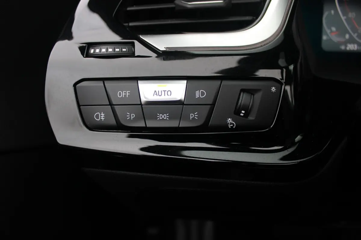 sDRIVE 20i HIGH EXECUTIVE M-SPORT AUTOMAAT | M INTERIEURPAKKET  | M EXTERIEURPAKKET | M SPORTSTUUR | 19" VIJFDUBBELSPAAKS M SPORTWIELEN | NAVIGATIE | DRAADLOZE APPLE CARPLAY / ANDROID AUTO |