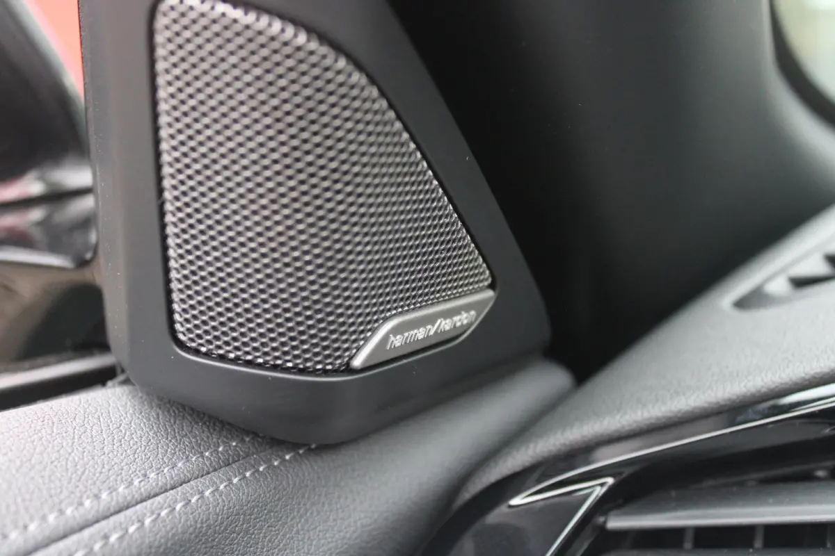 sDRIVE 20i HIGH EXECUTIVE M-SPORT AUTOMAAT | M INTERIEURPAKKET  | M EXTERIEURPAKKET | M SPORTSTUUR | 19" VIJFDUBBELSPAAKS M SPORTWIELEN | NAVIGATIE | DRAADLOZE APPLE CARPLAY / ANDROID AUTO |