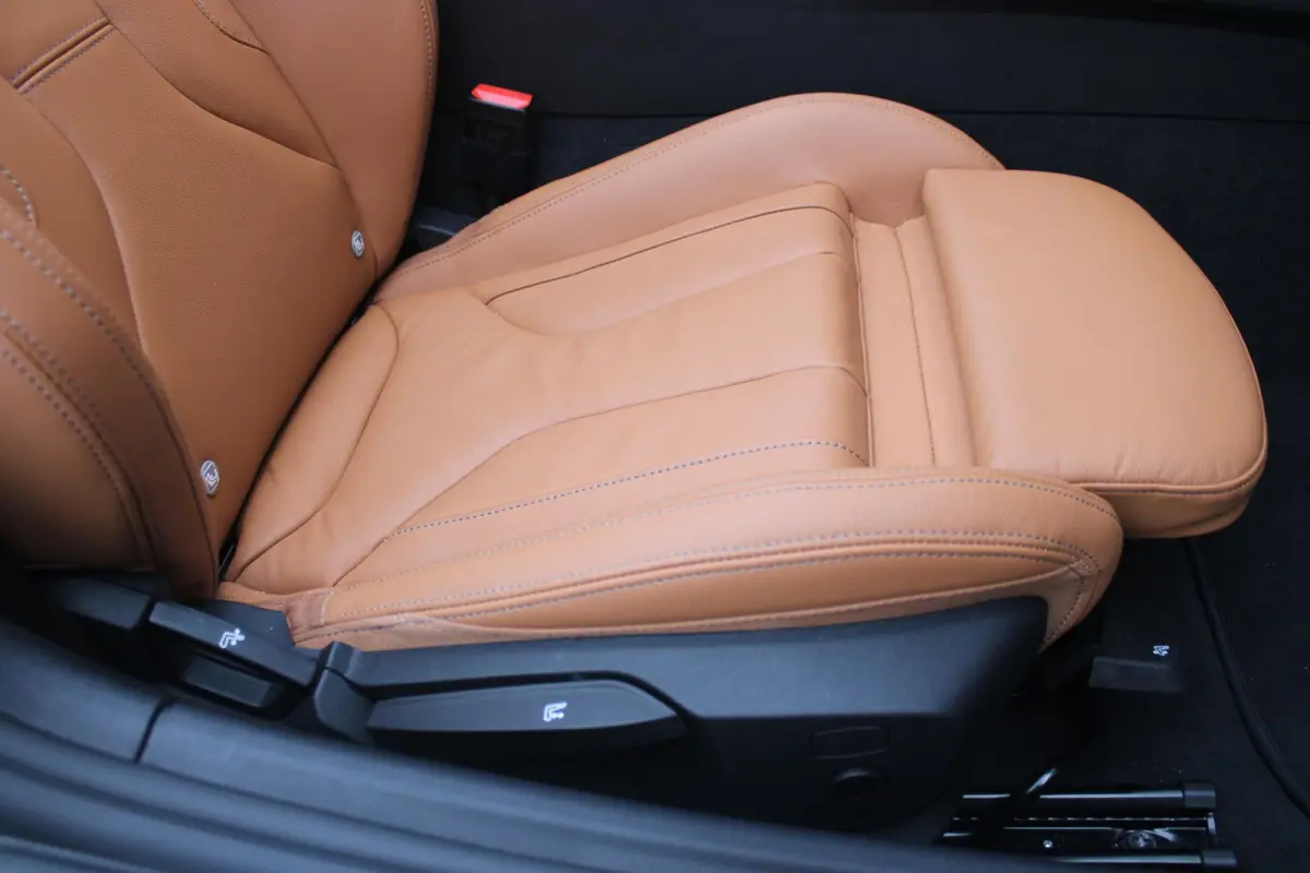 sDRIVE 20i HIGH EXECUTIVE M-SPORT AUTOMAAT | M INTERIEURPAKKET  | M EXTERIEURPAKKET | M SPORTSTUUR | 19" VIJFDUBBELSPAAKS M SPORTWIELEN | NAVIGATIE | DRAADLOZE APPLE CARPLAY / ANDROID AUTO |