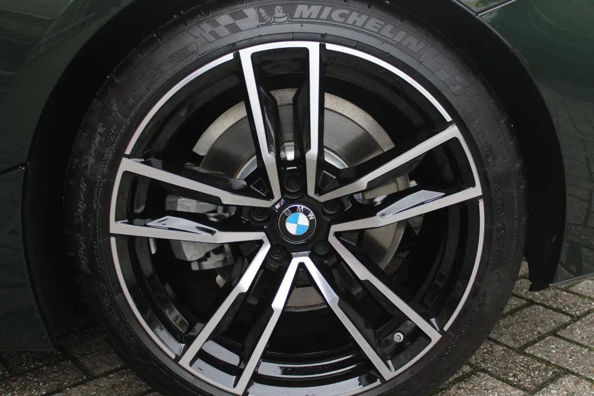 sDRIVE 20i HIGH EXECUTIVE M-SPORT AUTOMAAT | M INTERIEURPAKKET  | M EXTERIEURPAKKET | M SPORTSTUUR | 19" VIJFDUBBELSPAAKS M SPORTWIELEN | NAVIGATIE | DRAADLOZE APPLE CARPLAY / ANDROID AUTO |