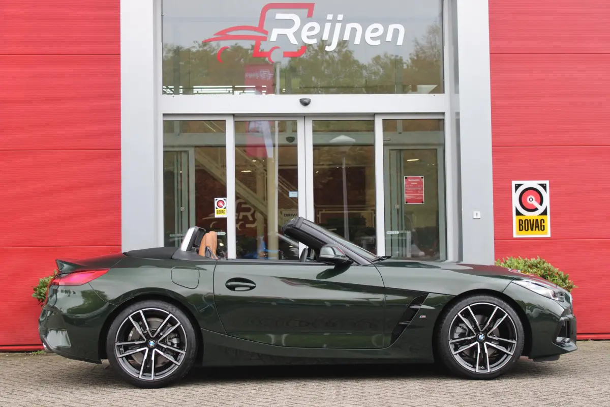 sDRIVE 20i HIGH EXECUTIVE M-SPORT AUTOMAAT | M INTERIEURPAKKET  | M EXTERIEURPAKKET | M SPORTSTUUR | 19" VIJFDUBBELSPAAKS M SPORTWIELEN | NAVIGATIE | DRAADLOZE APPLE CARPLAY / ANDROID AUTO |
