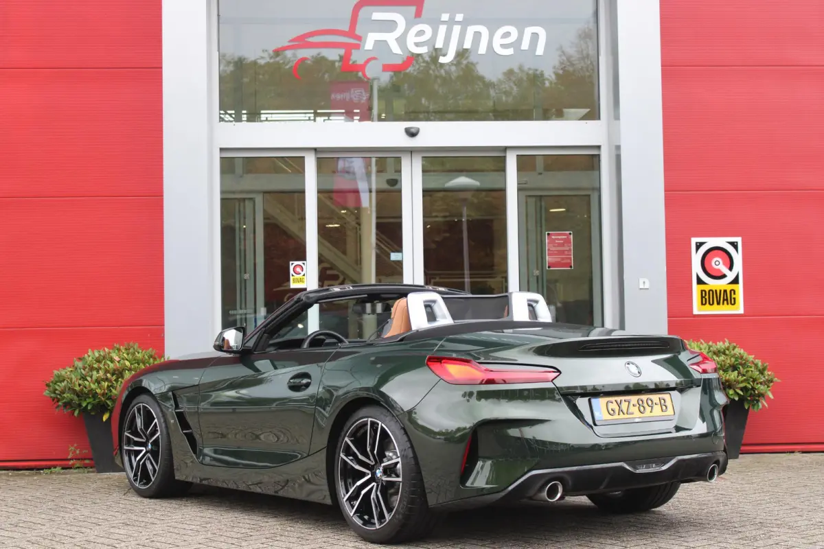 sDRIVE 20i HIGH EXECUTIVE M-SPORT AUTOMAAT | M INTERIEURPAKKET  | M EXTERIEURPAKKET | M SPORTSTUUR | 19" VIJFDUBBELSPAAKS M SPORTWIELEN | NAVIGATIE | DRAADLOZE APPLE CARPLAY / ANDROID AUTO |