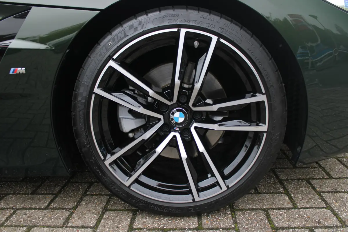 sDRIVE 20i HIGH EXECUTIVE M-SPORT AUTOMAAT | M INTERIEURPAKKET  | M EXTERIEURPAKKET | M SPORTSTUUR | 19" VIJFDUBBELSPAAKS M SPORTWIELEN | NAVIGATIE | DRAADLOZE APPLE CARPLAY / ANDROID AUTO |