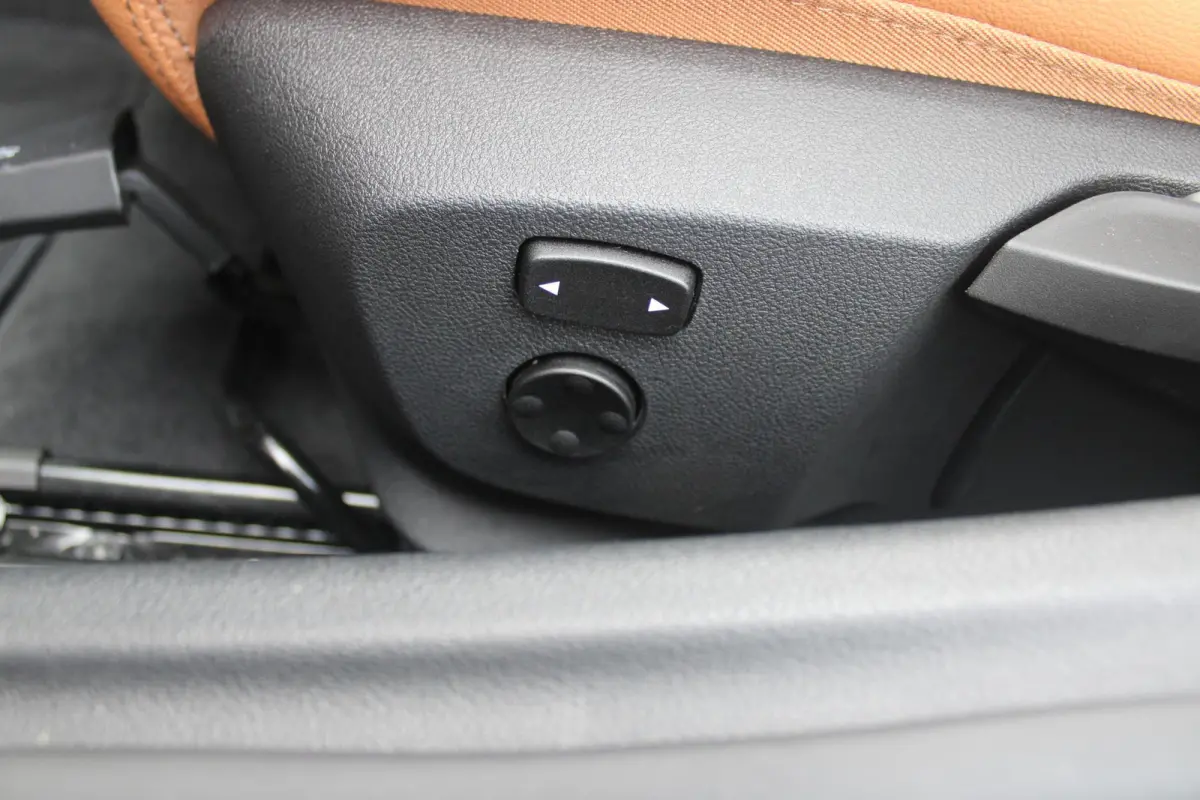 sDRIVE 20i HIGH EXECUTIVE M-SPORT AUTOMAAT | M INTERIEURPAKKET  | M EXTERIEURPAKKET | M SPORTSTUUR | 19" VIJFDUBBELSPAAKS M SPORTWIELEN | NAVIGATIE | DRAADLOZE APPLE CARPLAY / ANDROID AUTO |